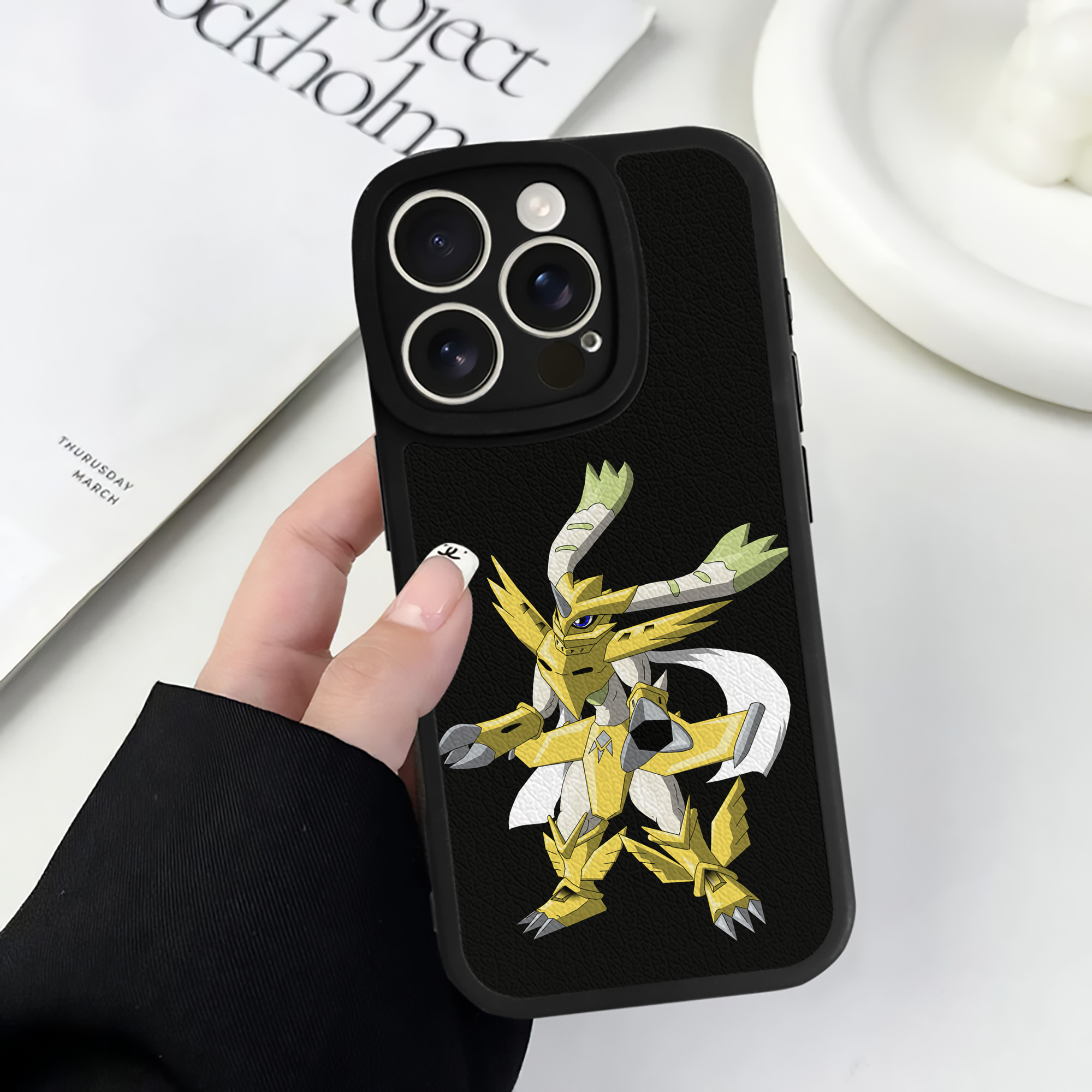 （画像用） Digimon デジタルモンスター/デジモン 【iPhone 16シリーズ対応】シリコンスマホケース（レザー調） 材質：シリコン